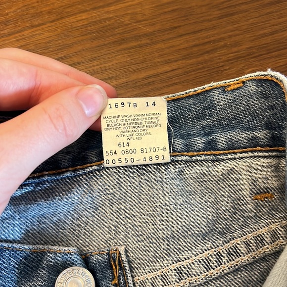 Relaxed fit Levi denim shorts size 30. - Picture 5 of 5